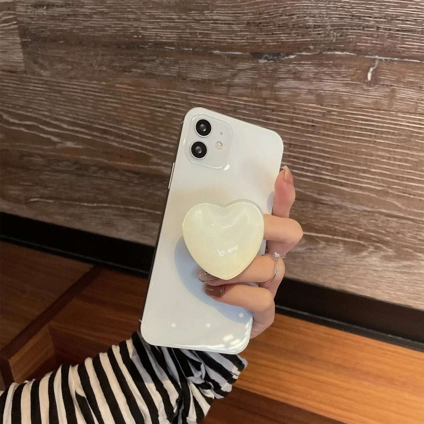 Heart-Shaped 3D Pop Grip Phone Holder – Expanding Finger Grip & Stand for Smartphones – Amiriva