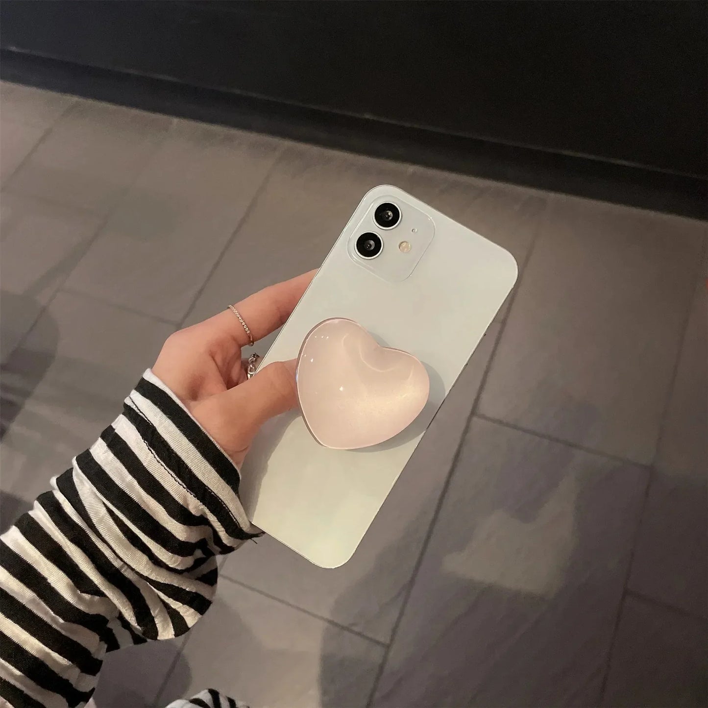Heart-Shaped 3D Pop Grip Phone Holder – Expanding Finger Grip & Stand for Smartphones – Amiriva