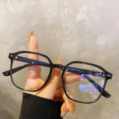 Stylish outdoor sunglasses for men and women by Amiriva